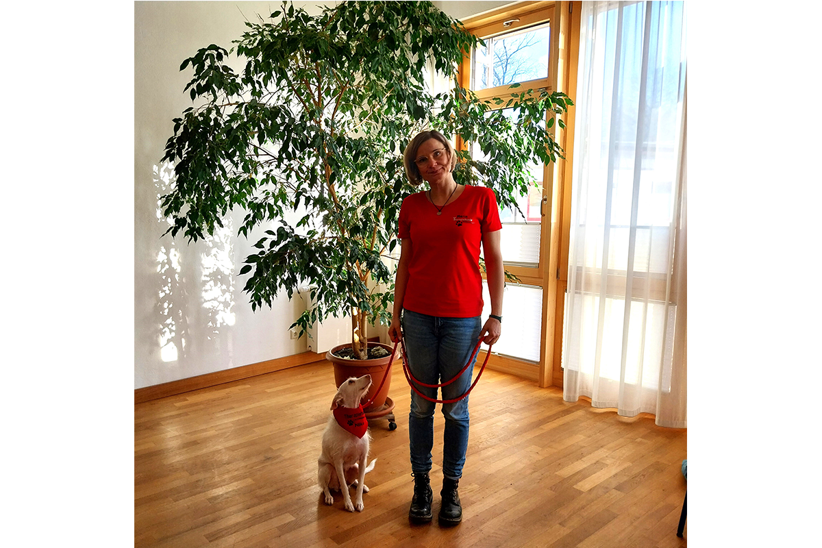 Wir sind Maria und Hündin Nika.